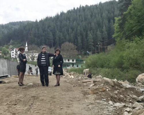 Подкопан мост, авария и откъснати пътища в Пиринско