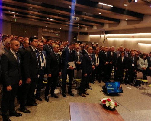 Радев похвали кметовете: Вие преведохте държавата през безпрецедентни кризи