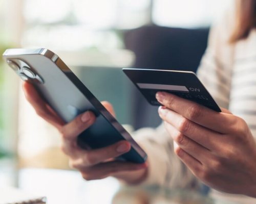 Внимание! Нова измама по телефона за точене на банкови карти