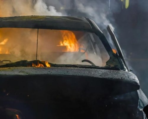 Огнен ужас в Благоевград! Запалиха автомобила на сина на бизнесмена Емил Давидков- Емигел