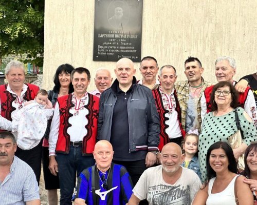 ГОРЕЩО: Гешев събра Гешевия род в с. Годлево! Зарекоха се да... (Снимки)