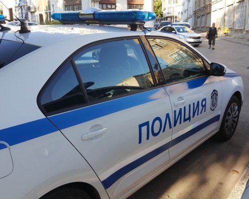 18-годишен шофьор помете две момчета и паркирана кола в Сандански