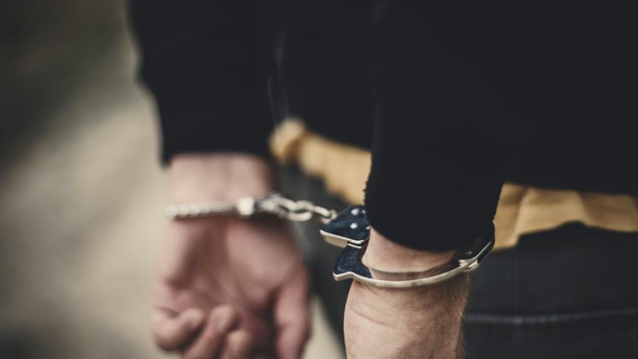 Полицията в Благоевград арестува педофил , блудствал с 13-годишно момче