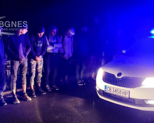 Задържаха 46 мигранти в къща в софийското село Кокаляне