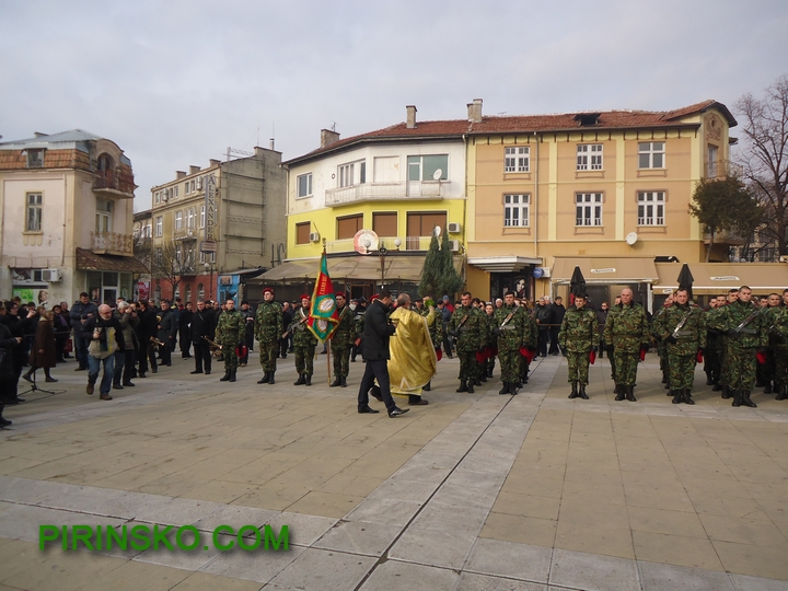 На празника Богоявление бяха осветени бойните знамена в Благоевград