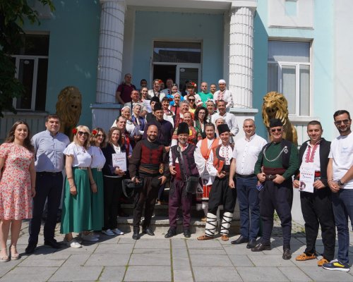 Кметът на Разлог награди 750 души участници на фестивала На армане с тъпане