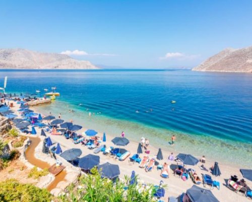 Туристите в шок: В Гърция вече няма безплатна вода към фрапето и гироса