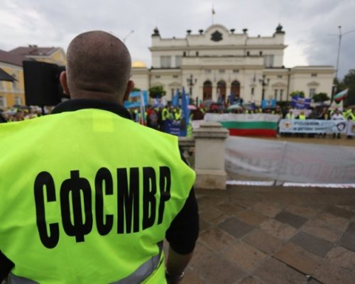 Полицаи искат 10 ръст на заплатите или излизат на протест