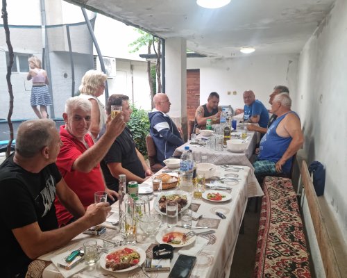 Приятелска среща събра на обща трапеза съседи от Пич махала в Симитли
