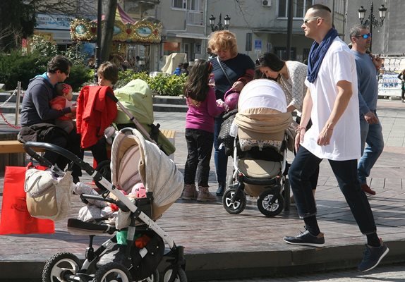 Минималните осигуровки се вдигат от август