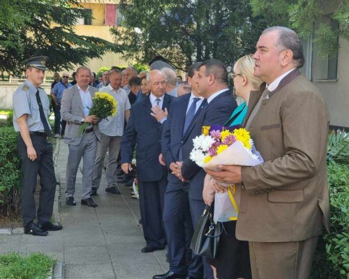 С водосвет отслужен от Негово високопреосвещенство Неврокопския митрополит Серафим отбелязаха професионалния празник на МВР в Благоевград