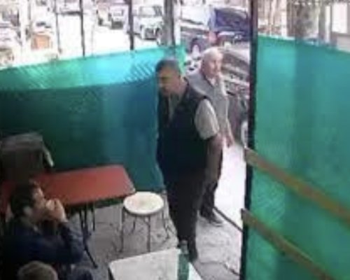 Потрес: Побойник спука от бой беден човечец в с. Брезница, друг го насъсква: Дери! Дери!