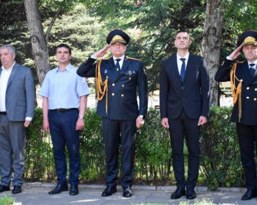 Почетни знаци, пари и похвали за полицаи от Благоевград и региона
