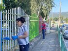 Доброволци боядисаха огромна част от оградата на детската градина в Ораново