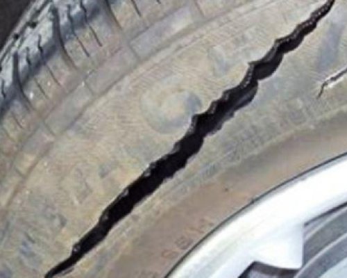 БМВ осъмна на трупчета в санданското село Поленица