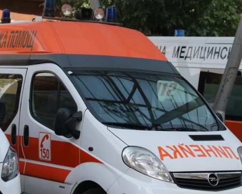 Младеж бутна с колата си възрастна жена на заден ход в Разлог