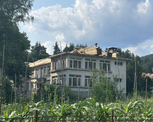 Община Разлог започна цялостен ремот на покрива на детска градина  Надежда”, в село Елешница