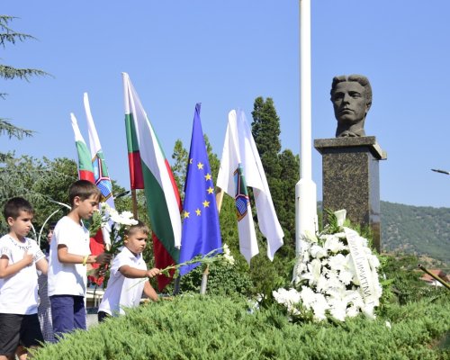 186 години от рождението на Апостола: тържествени ритуали в Симитли и Крупник