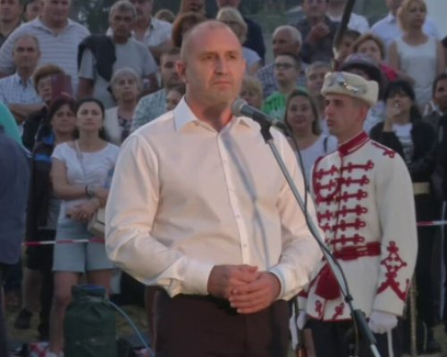 Заплатата на Румен Радев е 20 пъти по-висока от минималната на българина