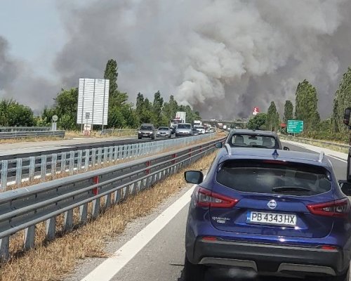 Огромен пожар край АМ Тракия