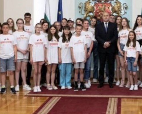 Скопие разследва среща на македонски деца с Румен Радев