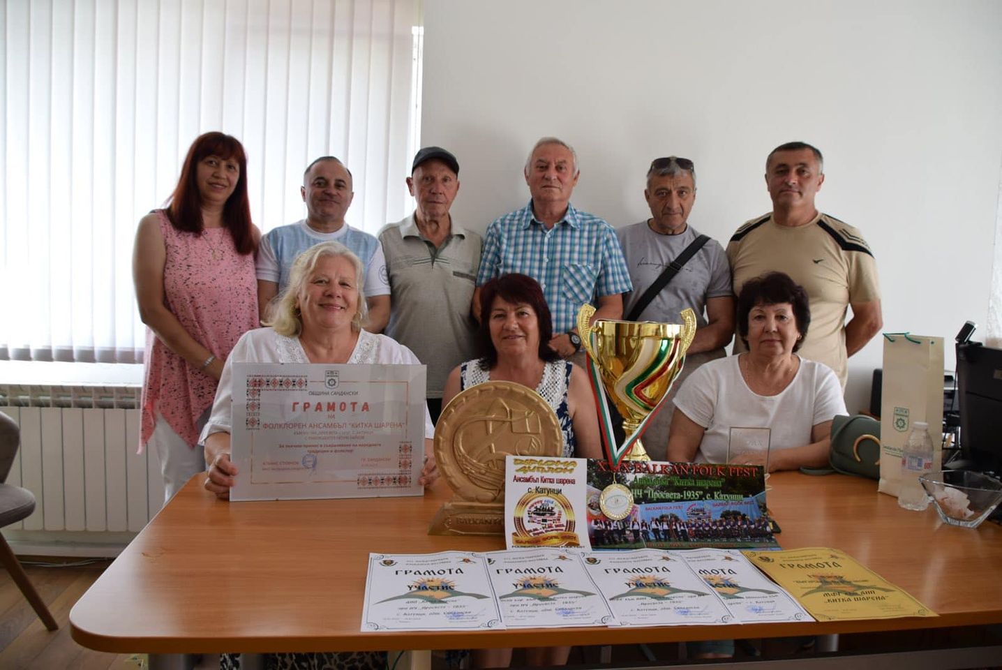 Ансамбъл за народни песни Китка шарена, с. Катунци с множество награди от фестивали и участия!