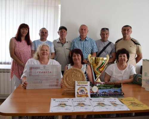 Ансамбъл за народни песни Китка шарена, с. Катунци с множество награди от фестивали и участия!