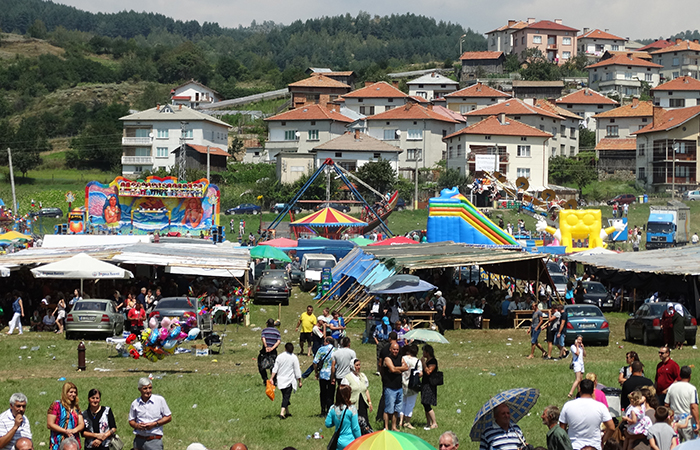Стотици жители и гости на община Сатовча се веселиха на събор във Ваклиново