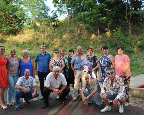 45 години неразделен клас-в родното училище в Брежани с любимата учителка