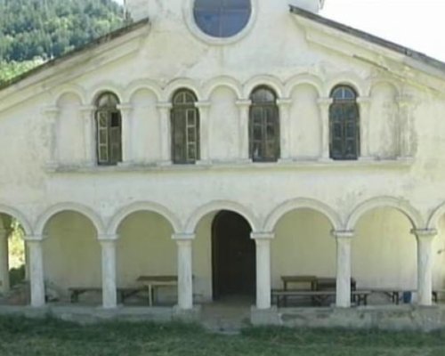 Ремонтират емблематичен храм в благоевградско село
