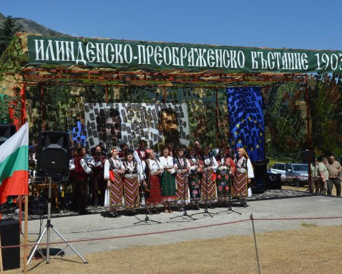 120 г. от Илинденско-Преображенското въстание отбелязаха пред паметника на Гоце Делчев в м. Попови ливади