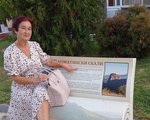 Артистични пейки-отворени книги в Симитли представят туристическите атракции на общината