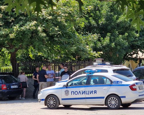 От последните минути! Акция на ченгетата при хотел Омон в Благоевград