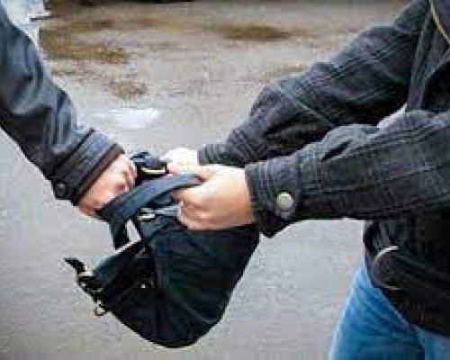 Нападнаха и ограбиха младеж на гарата в Петрич