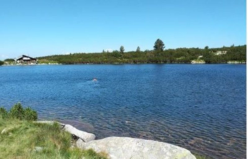 Турист се изкъпа в Безбожкото езеро