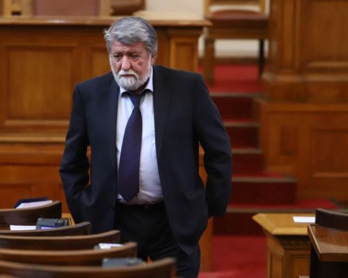Протест пред Народното събрание настоява за оставката на Вежди Рашидов като депутат