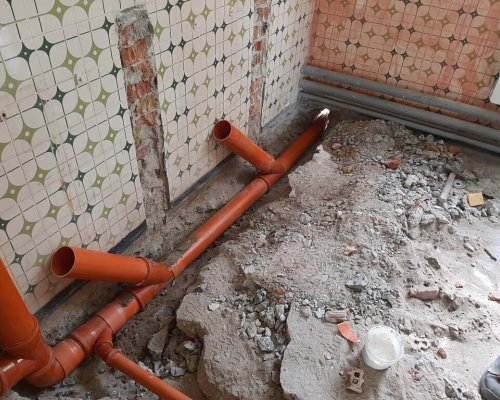 Доброжелател увреди  водопроводна тръба в жилищна кооперация в село Покровник