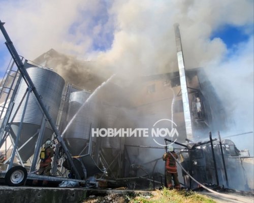 Хотел пламна в Родопите, евакуирани са над 100 деца