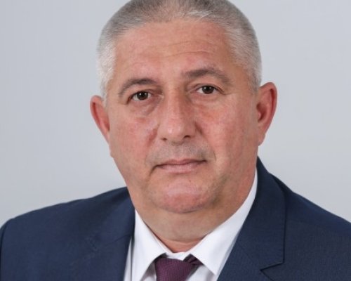 Кметът на Кресна скочи на