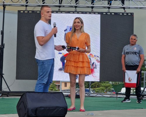 Жители и гости на Петрич посрещнаха Силвия Аздреева