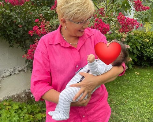 Честито! Николина Чакърдъкова стана баба за пети път