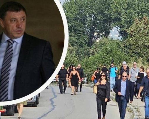 СРЕД ОПЕЧАЛЕНИТЕ: Хакерът на НАП и Пламен Бобоков почетоха Алексей Петров! (СНИМКИ)