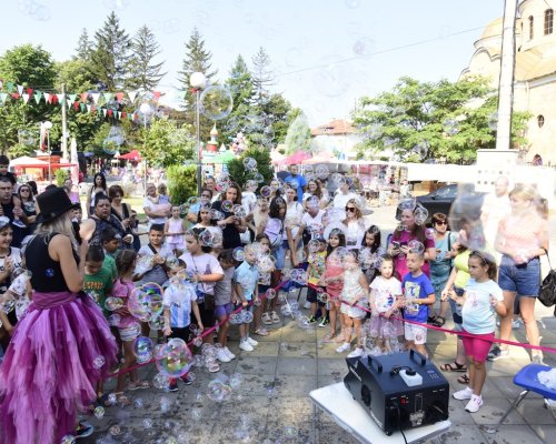 Празникът на Крупник започна блестящо- с усмивките и радостта на децата