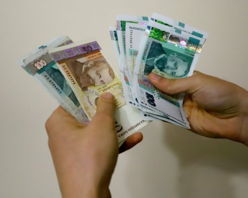 Предложение: 933 лева минимална работна заплата от 1 януари 2024 г.