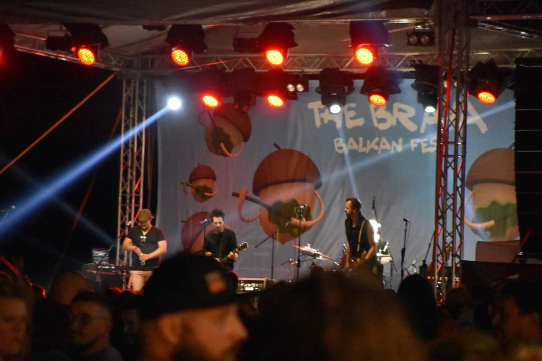 Стотици почитатели на рок музиката се стекоха в благоевградското село Дъбрава