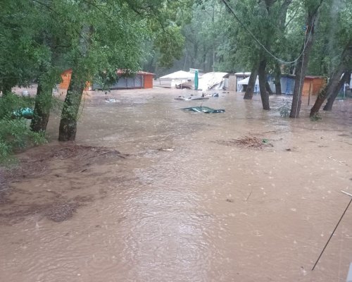 Бедстващи потърсиха спасение върху каравани и бунгала в Созопол