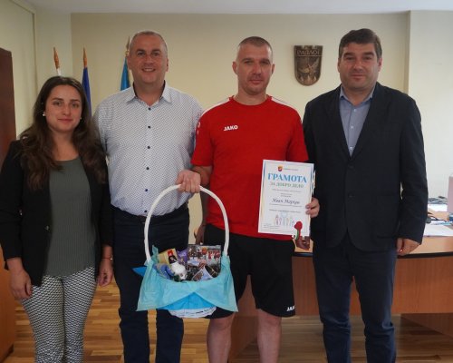 Добрата новина! Иван Марков от Разлог намери голяма сума пари и я върна, наградиха го за добрината му