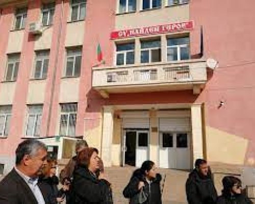 ШОК! Учители пишат оценки на мъртво дете