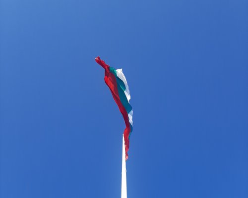 Знамето на Рожен свалено наполовина