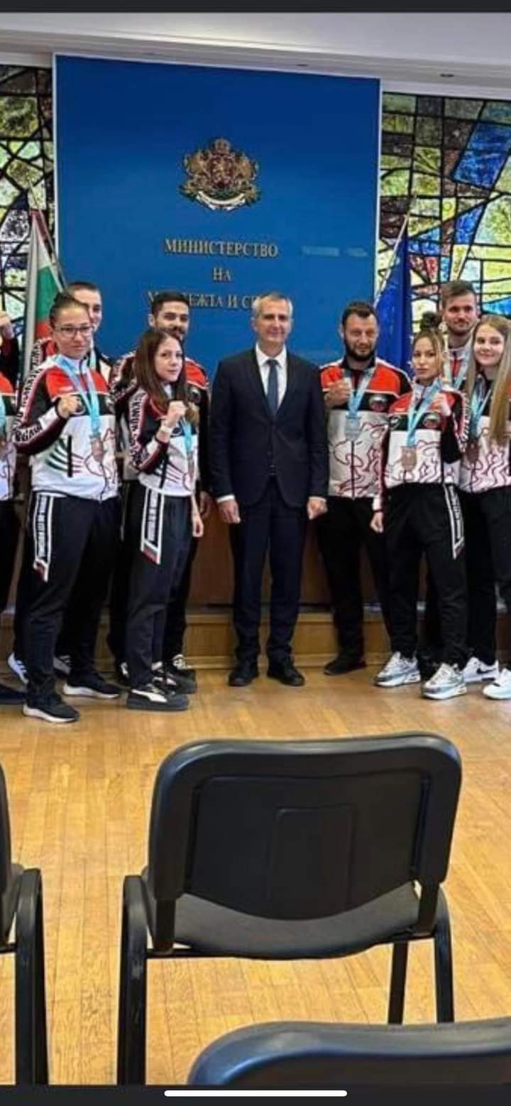 Министърът на спорта се срещна с българския национален отбор по таекуонн- до